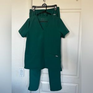 HUNTER GREEN FIGS SCUBS SET